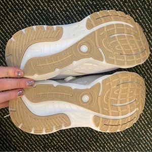 Brooks Women’s Size 70 Glycerin 20 - like new, in original packaging